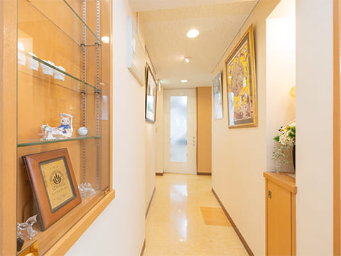 ロイヤル歯科医院の院内通路